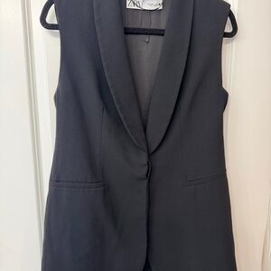 Zara Elegant Black Sleeveless Blazer